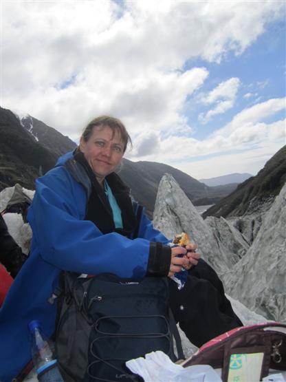 Lunchtime, perched on a small slope of ice and getting a cold backside. PIE!