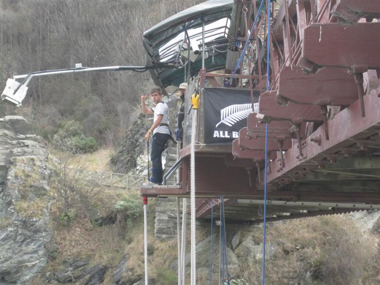 Ben, one of the Kiwi Experience gang. This is his warm up for the biggie above Queenstown. The Nevis is a mere 134 metre drop