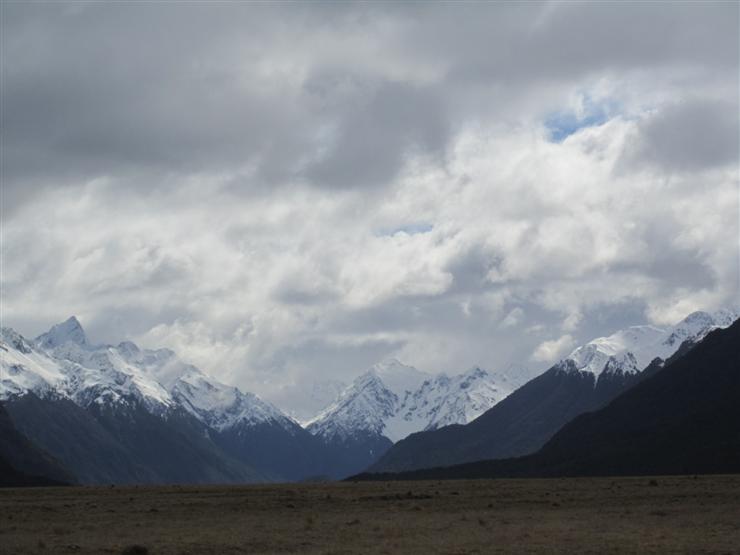 Eglinton Valley. There are a lot of mountain pictures coming up. You have been warned